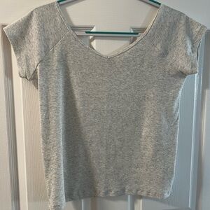 American Eagle V neck shirt